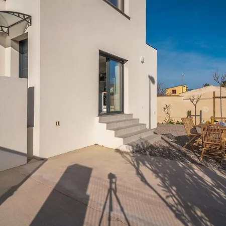 Aubepines By Interhome Vakantiehuis Saintes-Marie-la-Mer