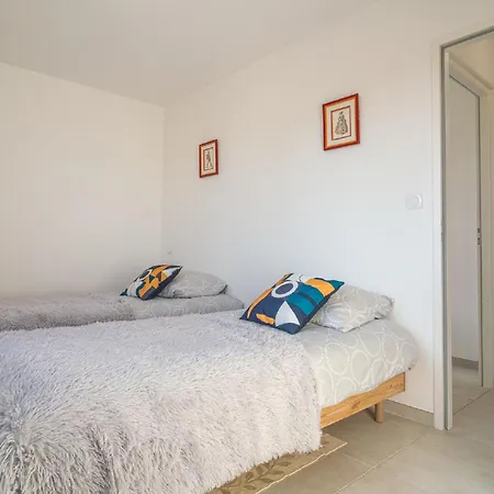 Aubepines By Interhome Vakantiehuis Saintes-Marie-la-Mer